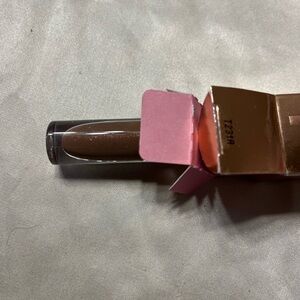 Jeffree star the gloss in table top